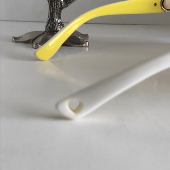 Vintage “Shades of Couture”  Juicy Couture sunglasses 🕶 White and Yellow - Picture 5 of 8